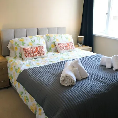 Carvetii - Uriah House - 4-bedroom House Sleeps Up To 10 People Apartment *