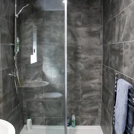 Apartmán Carvetii - Uriah House - 4-bedroom House Sleeps Up To 10 People