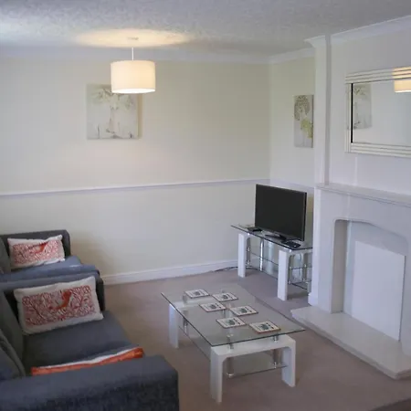 Apartment Carvetii - Uriah House - 4-bedroom House Sleeps Up To 10 People *